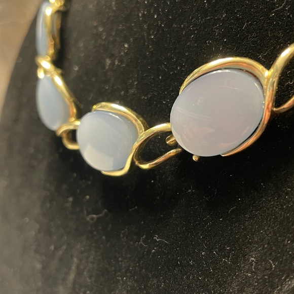 Vintage thermoset dusty blue and gold tone necklace - Picture 3 of 4